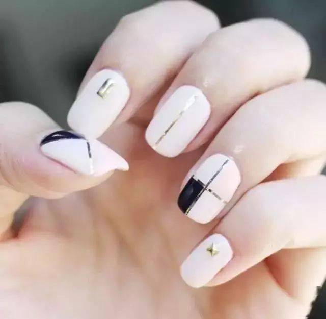 颜色|上班族专题，简约低调的美甲！