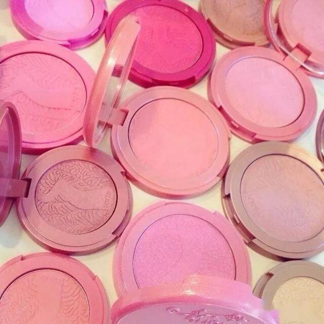 面部|美妆丨秒变巴掌大小的脸&粉嫩婴儿肌！只须一个腮红来搞定！