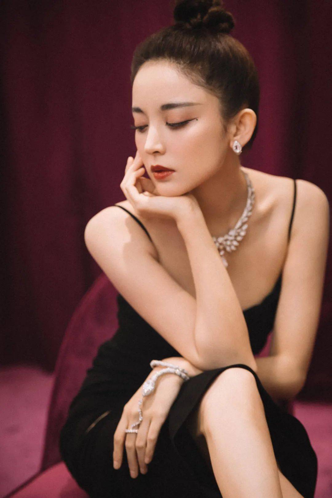 宝格丽|气哭了 | 钟楚曦戴14克拉宝格丽项链，却被上海名媛无情压制