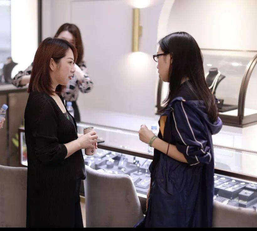 潘潘|每个精致女孩的梦想，都散发着珠宝般的光芒