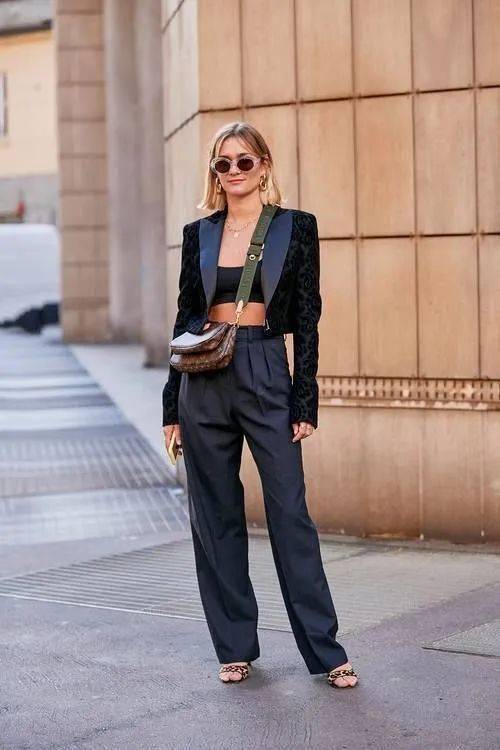 服装穿搭博主排名 fbc1a164d73249dca9f59a647cf7e773.jpeg