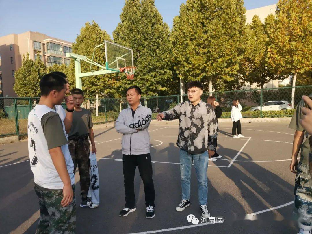‘开云app全站官网入口’
班级篮球联赛开幕式(图2)