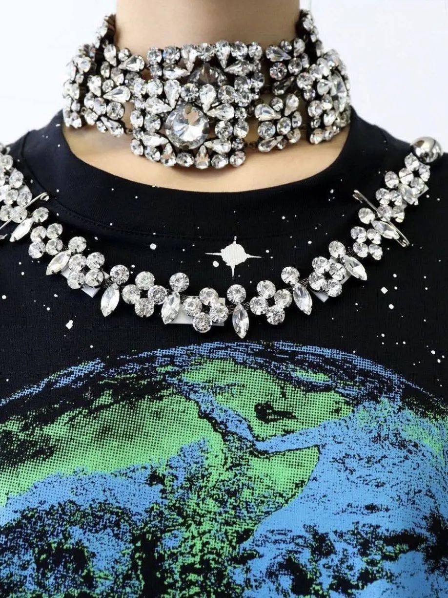 宝藏|想和虞书欣一样做个宝藏女孩，首先得有一件同款宝石衣啊！