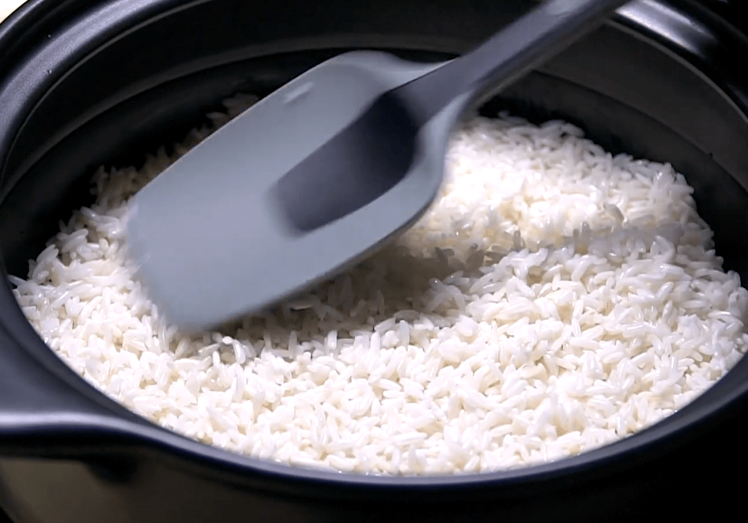 香菇|热呼呼的煲仔饭来啦，做法简单又温暖，快点给家人安排吧天凉了