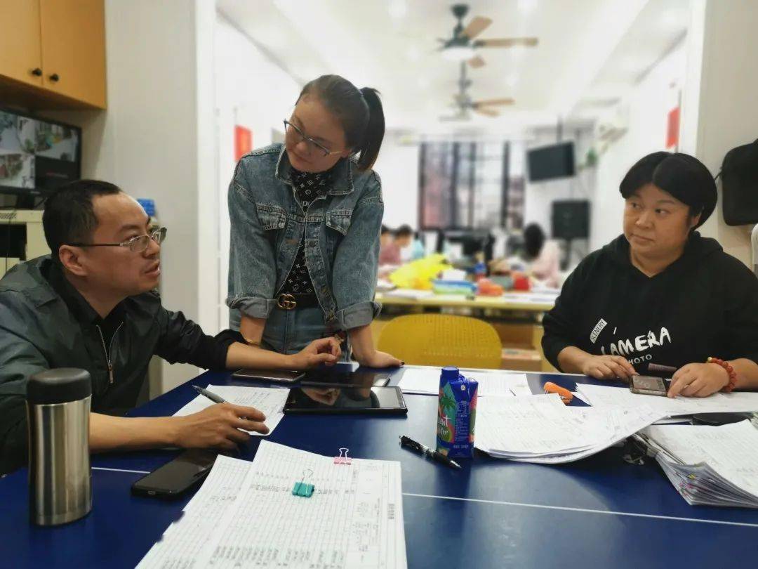 人口普查700万普查员_人口普查普查员证(2)