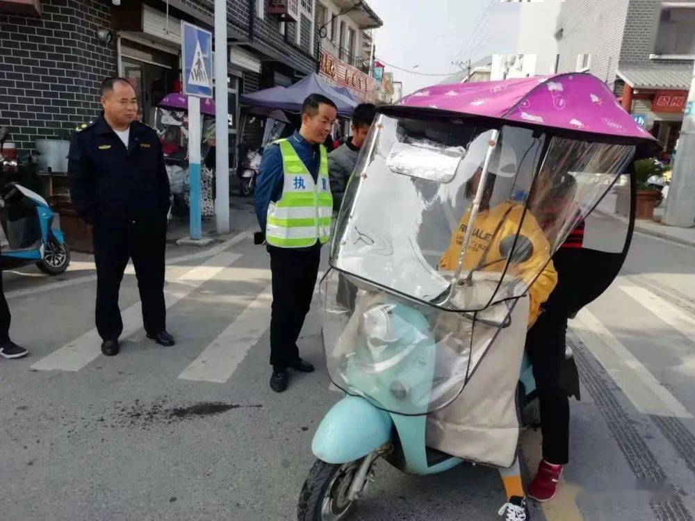 银屏镇开展农村道路交通安全劝导专项行动