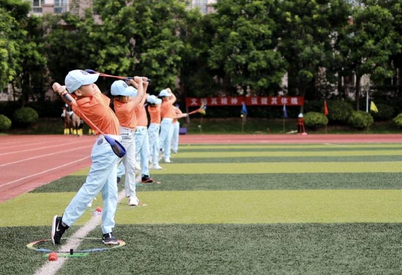 体育|中考开始拼体育？看看这小学如何玩体育，连汗血宝马都来了！