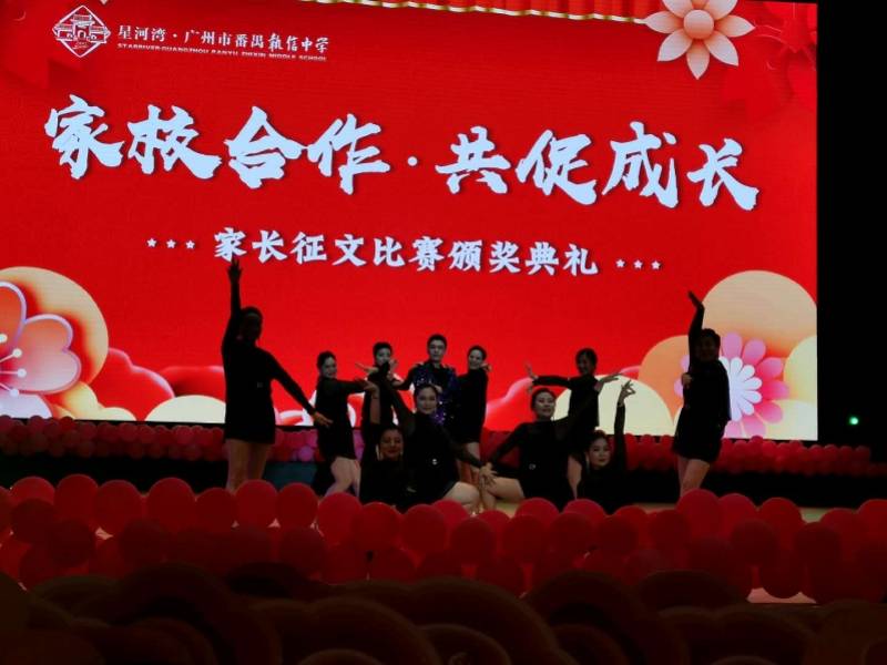 家长|越来越多家长想退群？这学校的家长唱了一台戏