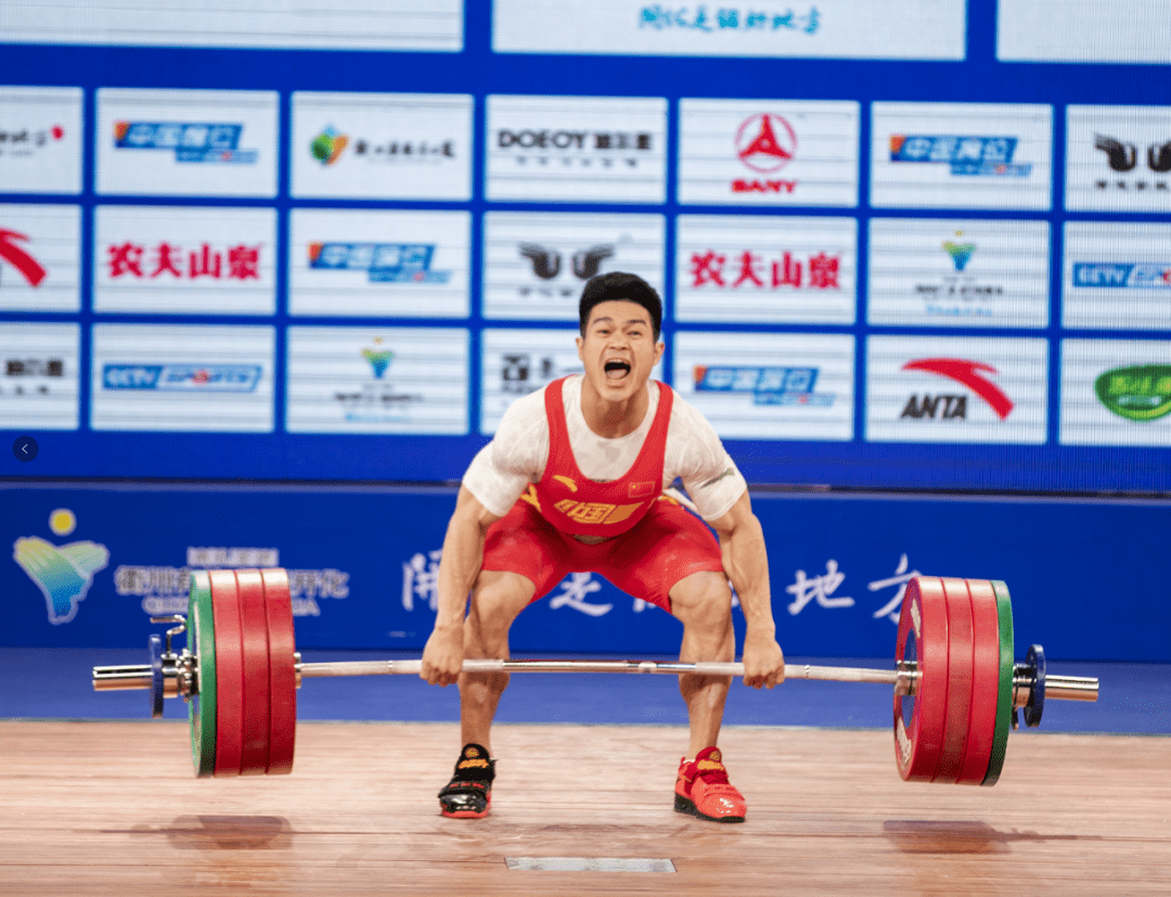 浙江石智勇超世界纪录力夺三金,第一张照片就让人眼前