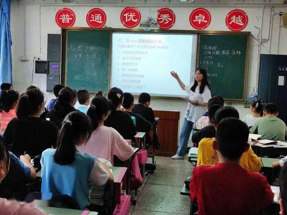 不一样的鲁迅,并在班级进行展示;参观各班制作的《朝花夕拾》手抄报