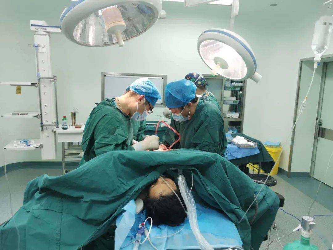 创伤中心为患者争取黄金抢救时间外一科完成一例脾破裂切除术