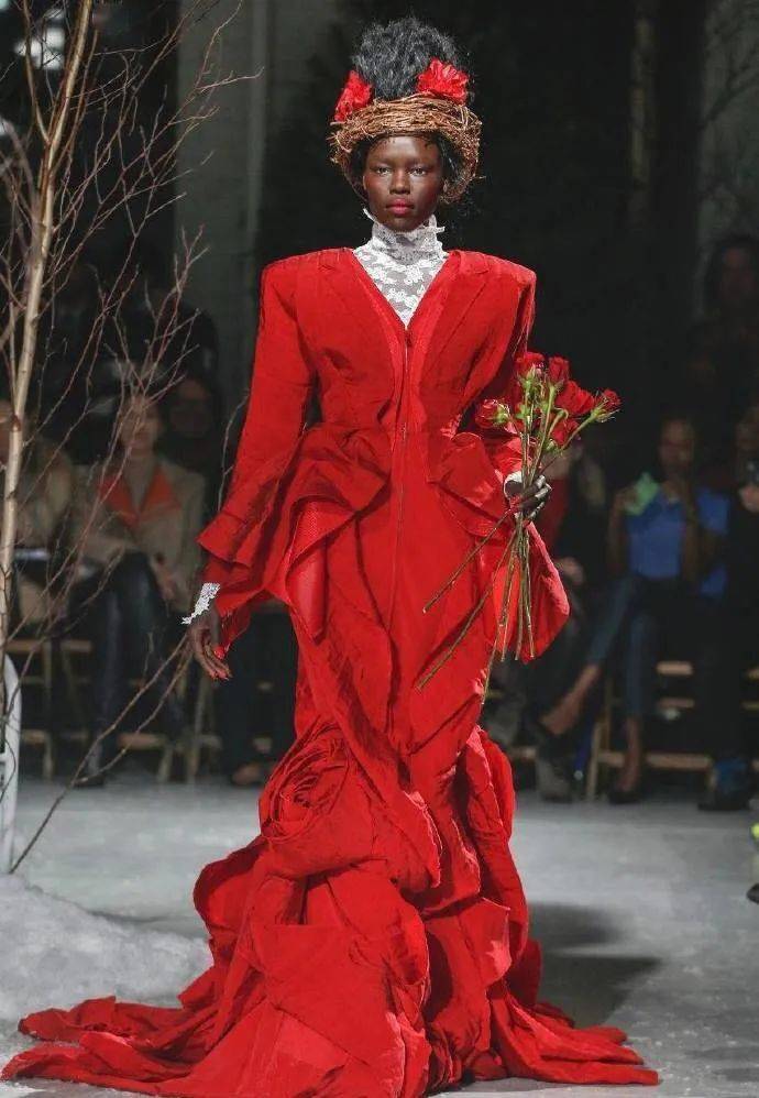 冒险|Pantone发布“月经红”色号,充满活力和冒险精神的红色是如何“驰骋”整个时尚界的？