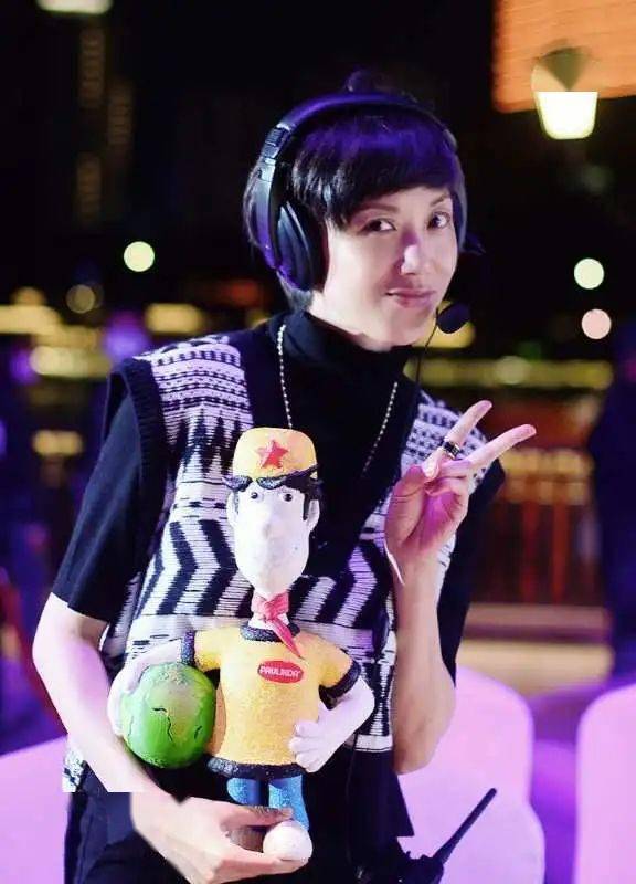 外滩|三江前浪推后浪！时尚浪潮在1844年开埠的老外滩，蜿蜒流转…