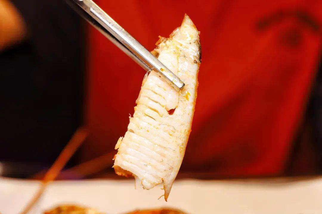 鲳鱼|还一堆人叫好！福州这个老板“逼良为鲳”