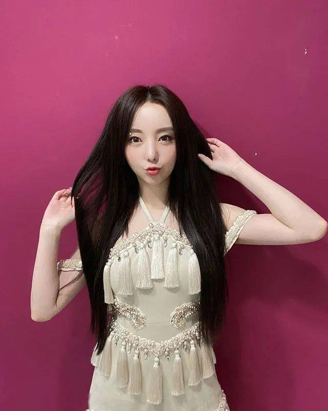 瑞小美|答应我，下次剪头发带着BLACKPINK的新专辑去好吗？