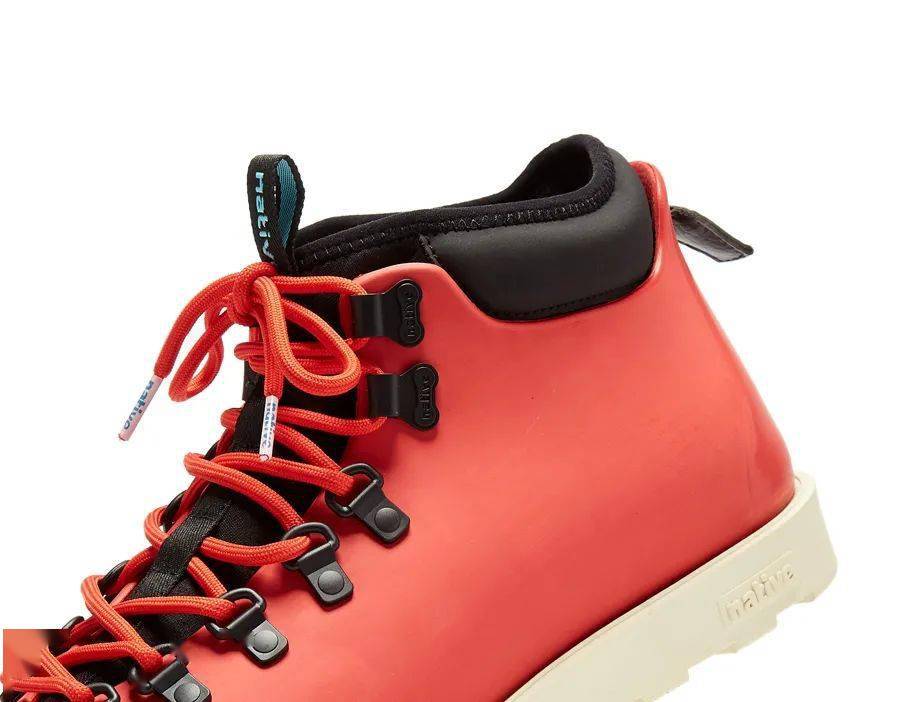 鞋子|好物推荐 | 来自加拿大的马丁靴，轻便保暖，不怕水，大人小孩一起穿！