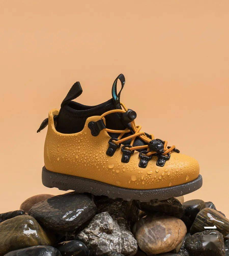 鞋子|好物推荐 | 来自加拿大的马丁靴，轻便保暖，不怕水，大人小孩一起穿！