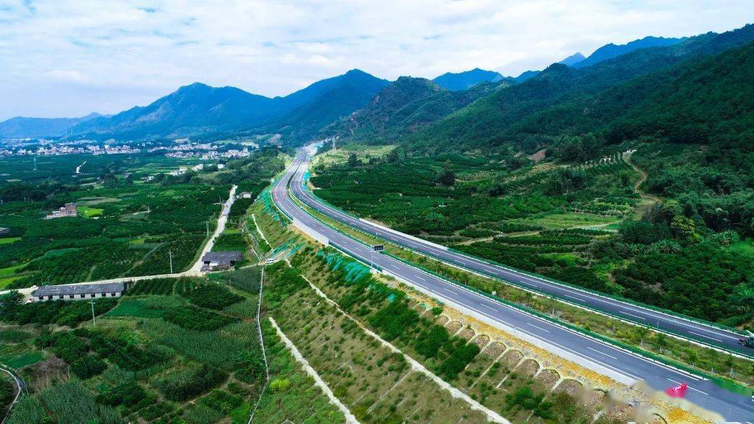 梧州又一条高速定于10月30日建成通车!蒙山终于结束没