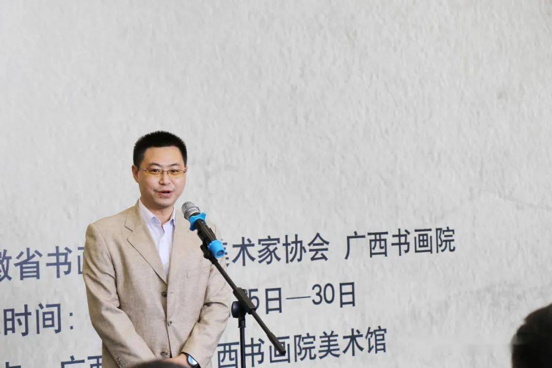 广西壮族自治区党委宣传部副部长韩流先生致辞并宣布展览开幕