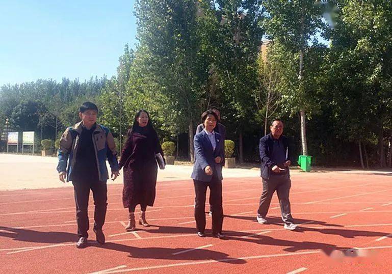 杜晓玲对濮阳市油田第十八中学建设规划提出整改建议