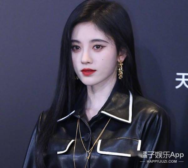 小鞠|她的化妆师该下岗了吧...