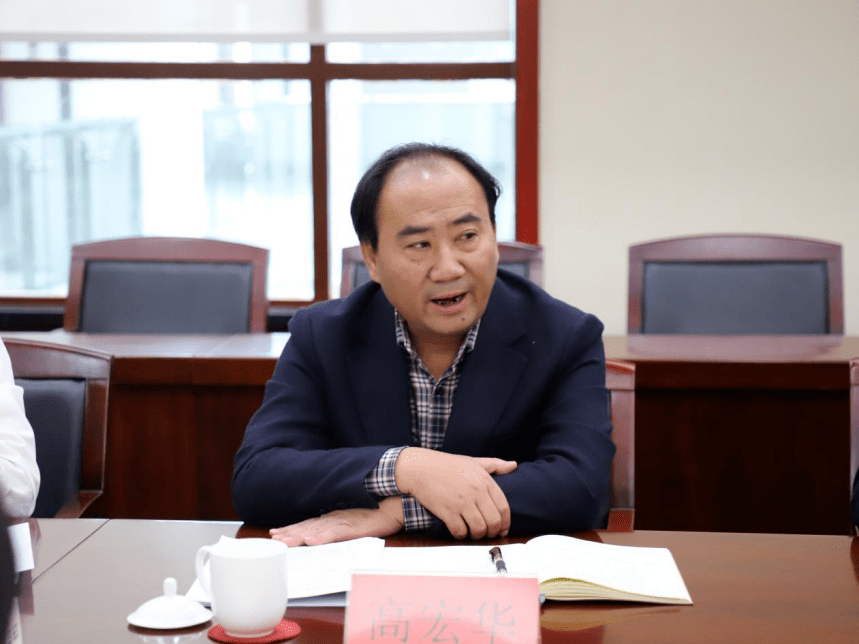 市人大常委会秘书长,机关党组书记高宏华主持会议并讲话.