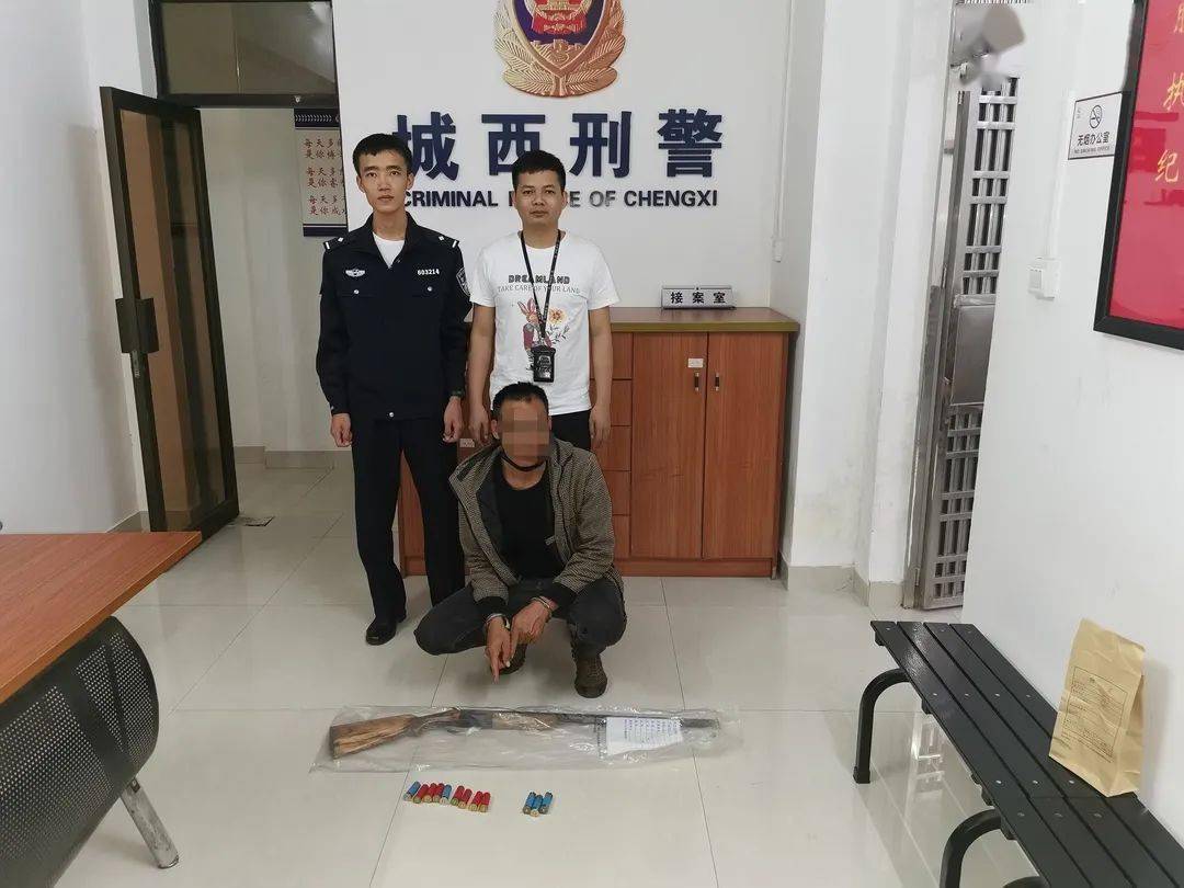 广西一男子捡到枪后不上交,竟跑去打鸟!结果
