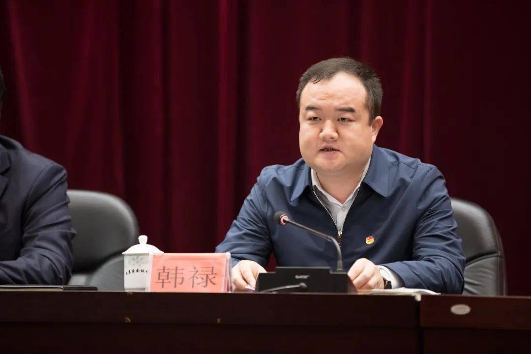 高举团旗跟党走干在实处践初心共青团云岩区第十五次代表大会开幕