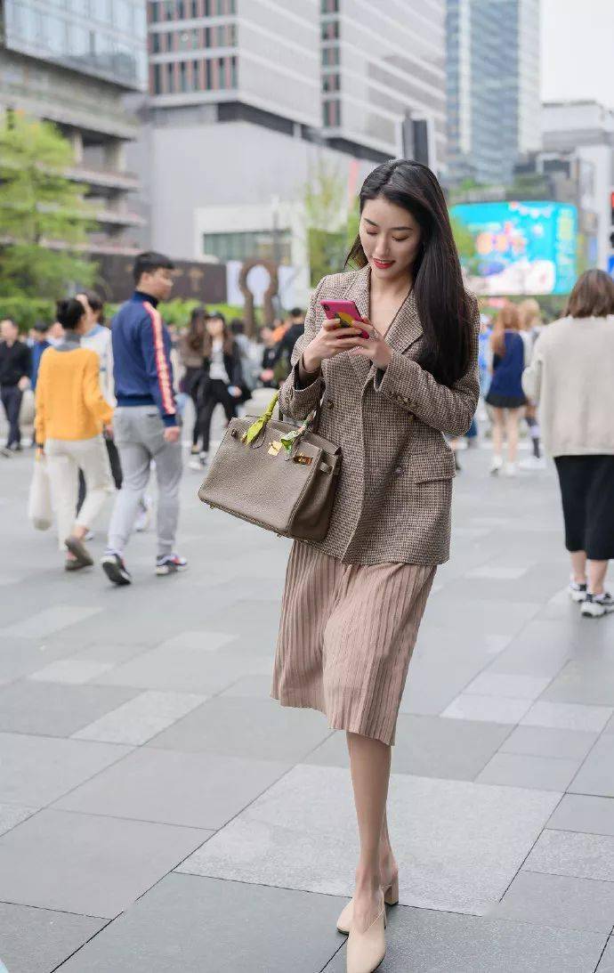 秋季女高跟鞋怎么穿搭_美女穿高跟鞋(2)