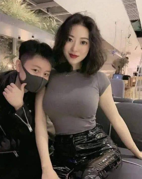 相当出众的蒋聘婷,是让网友从黑转白,因为大家都发现这位美女她的身材