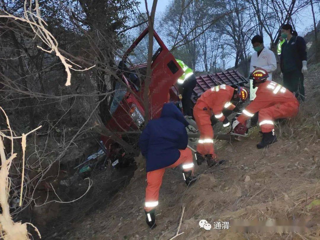 通渭县人民医院多部门联动,密切协作,及时救援,成功营救道路交通事故