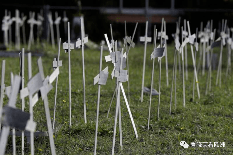 意大利“活死人”全是女性看到自己墓碑吓坏了