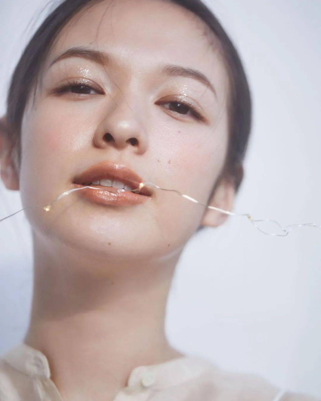 涂谁|足以让你时髦整个秋冬的棕色唇，谁涂谁好看