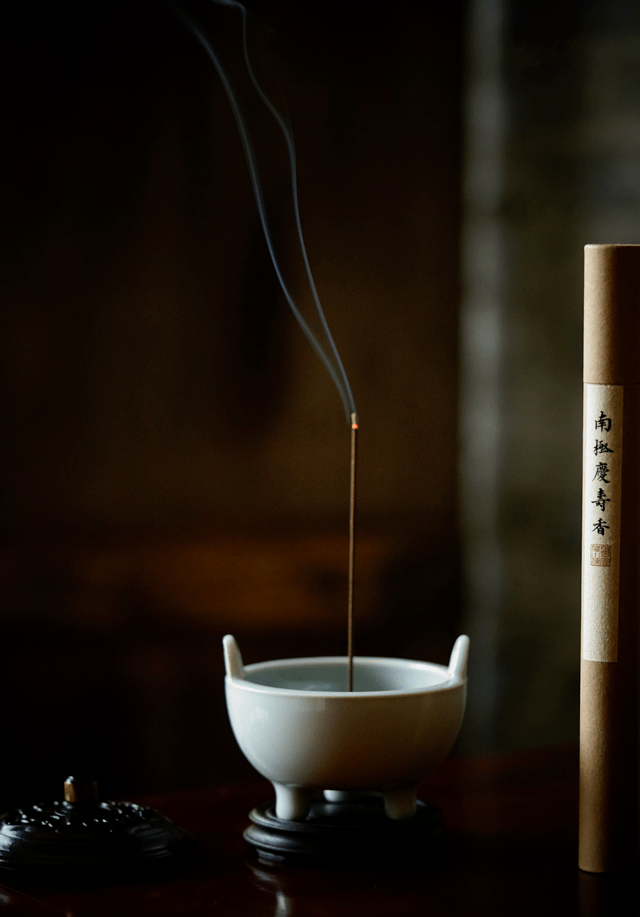 一支香,一缕烟,既可静思,又能松弛神经.