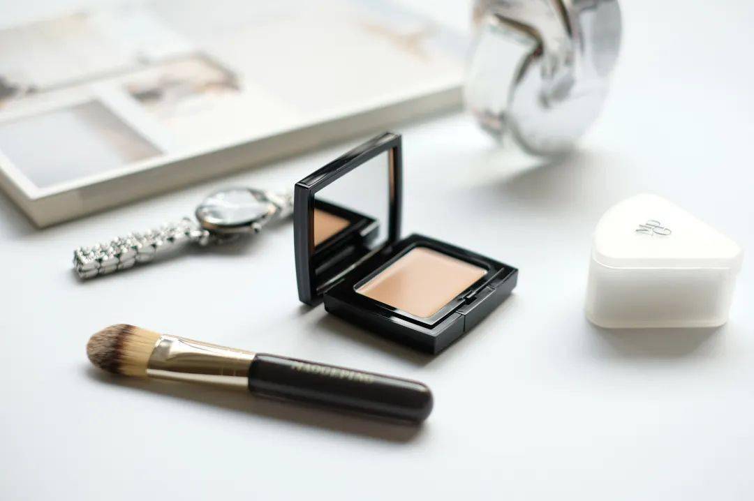 毛戈平|李佳琦推荐~热销4万+！能顾持妆10小时的神器究竟是什么？