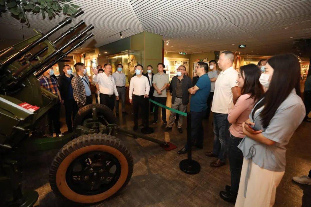 2020两会热点GDP_2020年中国gdp变化图(3)