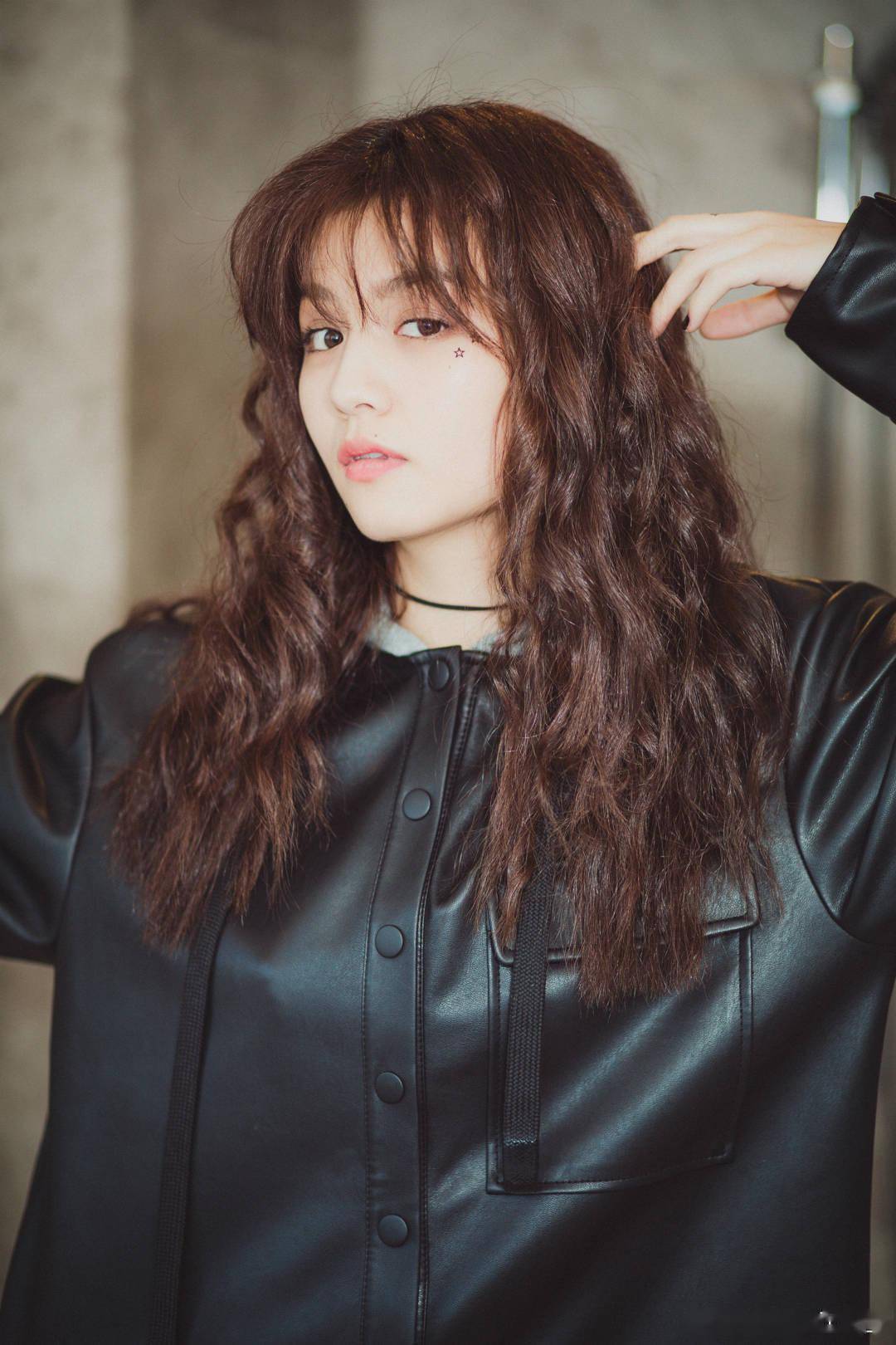 羊毛|撩个头发都风情万种？杨幂真是好港一女的！