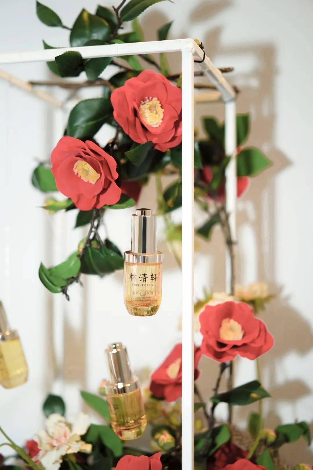 宝瓶|瑞丽、芭莎……5大权威时尚媒体今年都宠爱的“发光宝瓶”是什么？