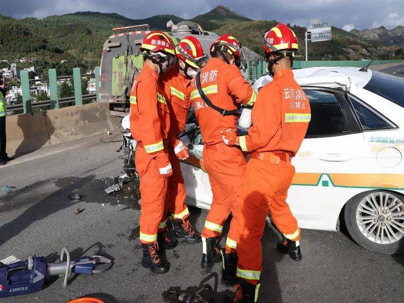 大理 一天之内两起车祸,行车安全不可大意