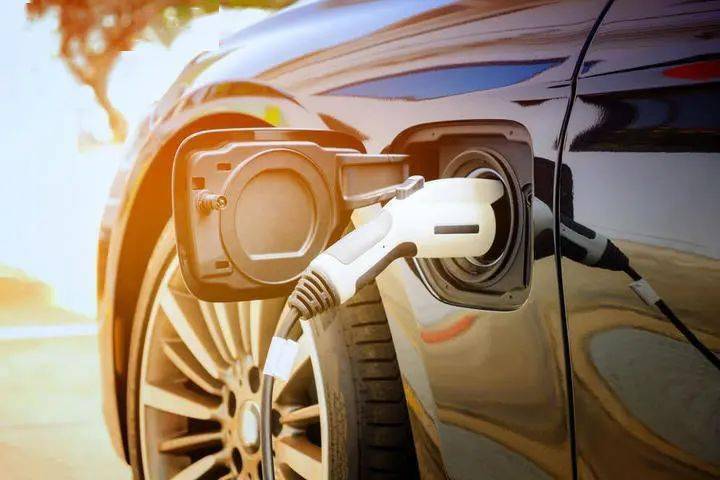 2020新能源汽车技术_新能源汽车还须发力核心技术