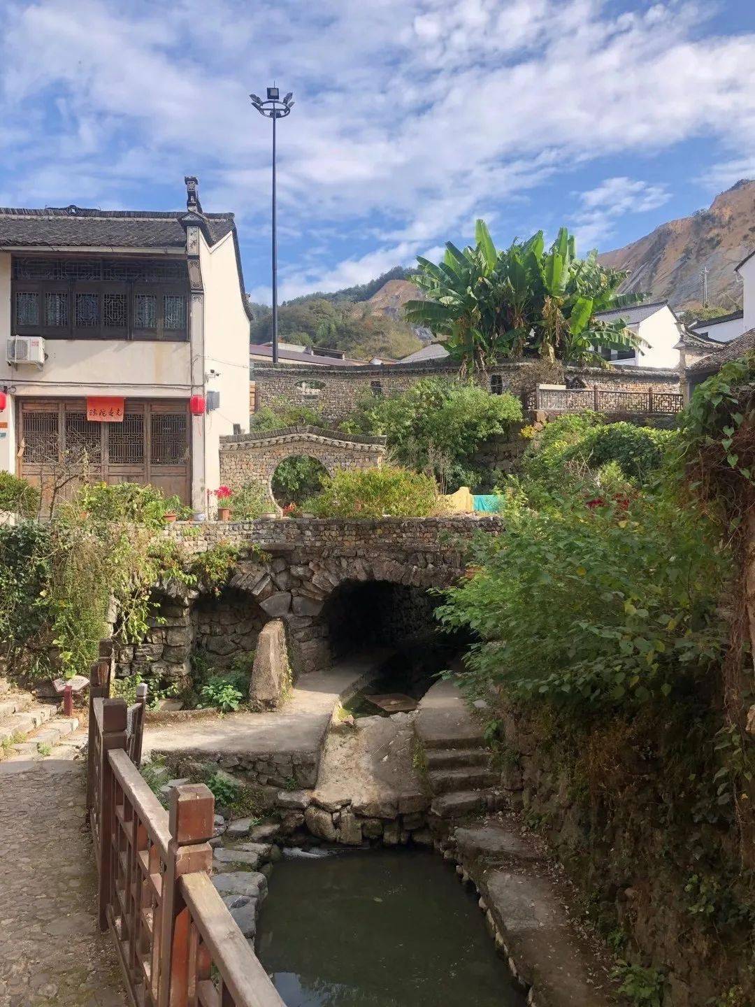 车赴浦江,中餐后游"江南泸沽湖"之美誉的前吴乡  【环通济湖慢生活区