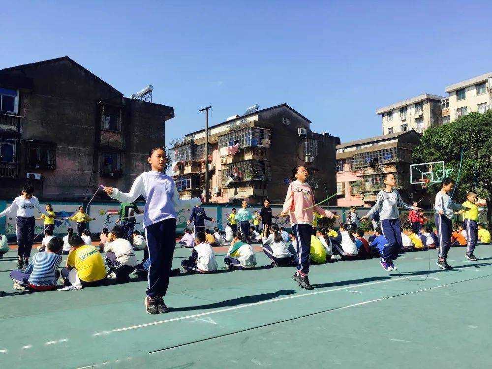 余姚市富巷小学召开第7届达标运动会