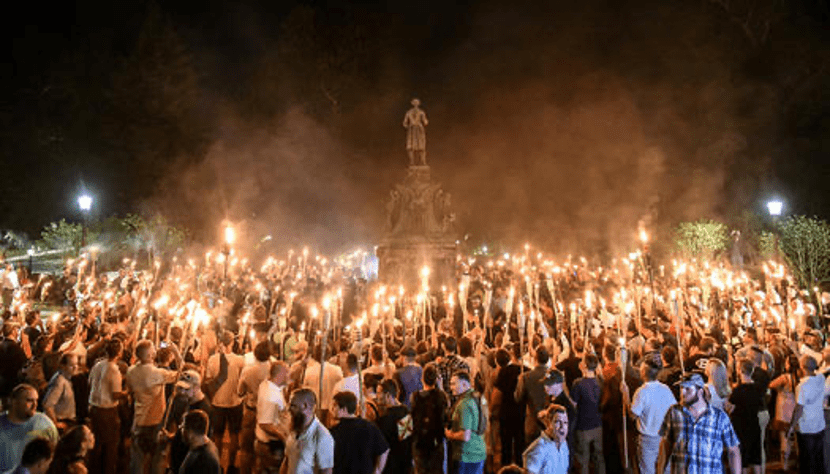 在什么样的社会里，人们更可能持有偏见？