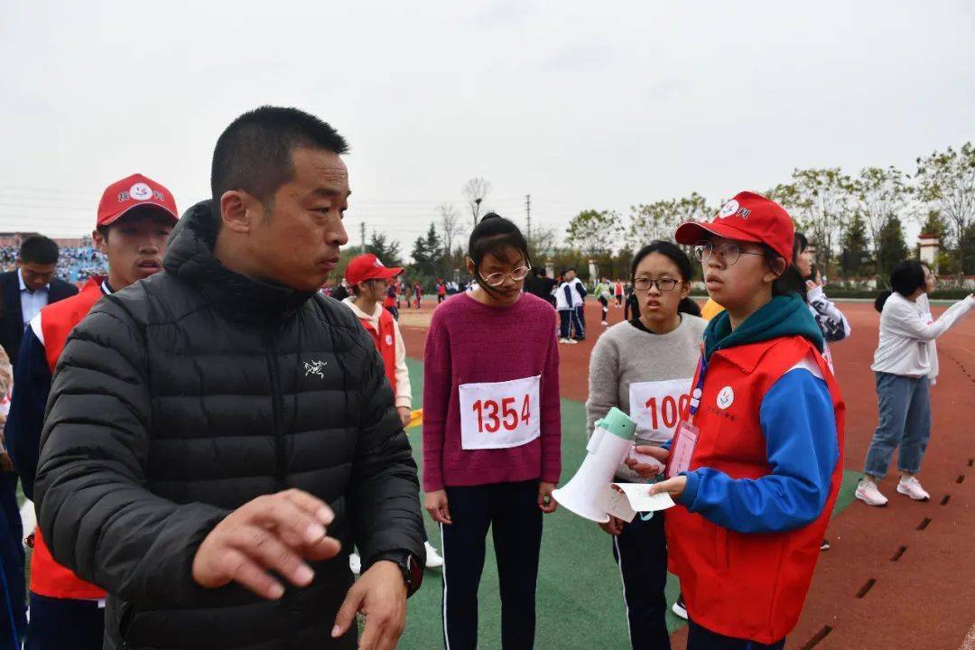 平度东方滨河中学举行2020年秋季运动会举行