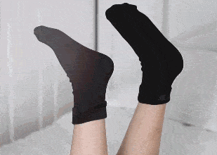 这款袜子,分男女款,一共有15种颜色,无论你是喜欢 鞋袜同色,袜裤同色