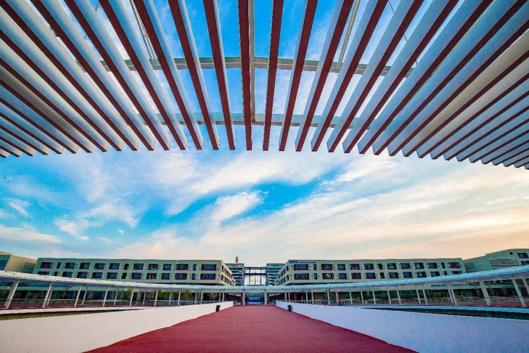大美邯郸职教城与您屏分美景