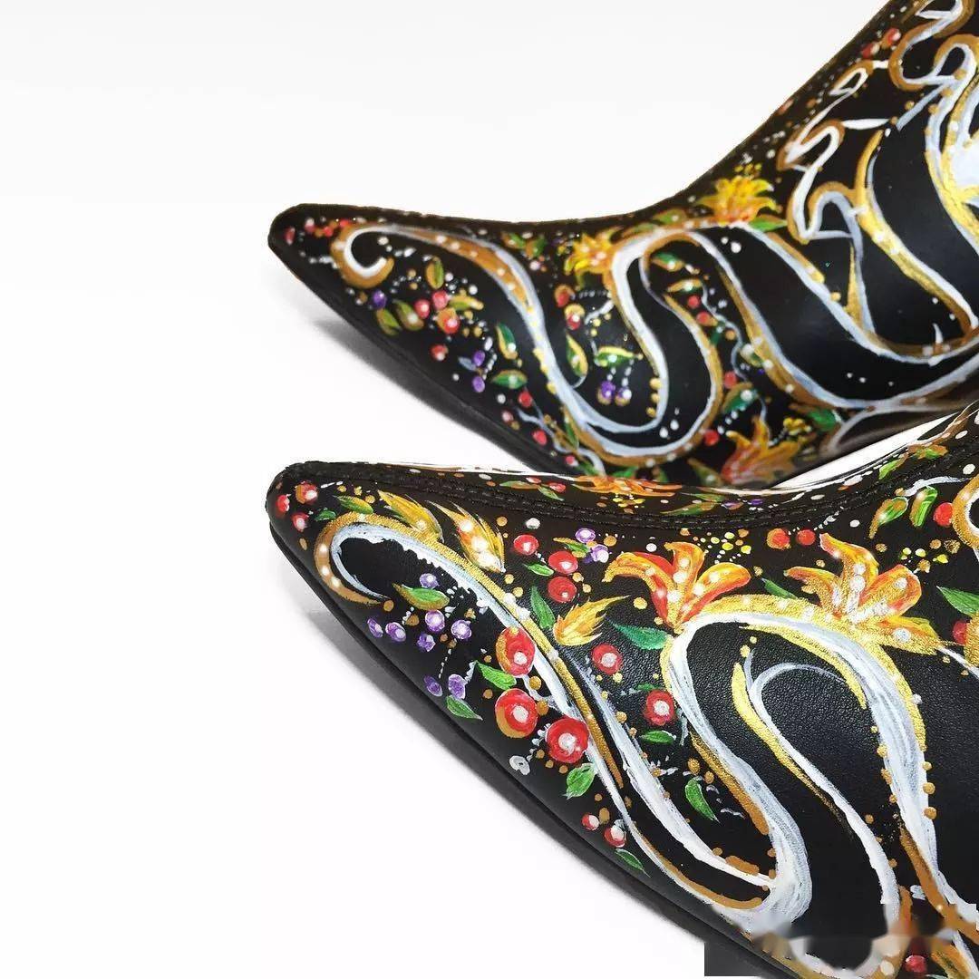 时尚|时装画上的褶皱不知怎么画？向这位时尚插画界的＂三宅一生＂学习一下！