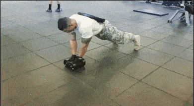 健身|美国大兵变态的肌肉训练，看完大写的服......