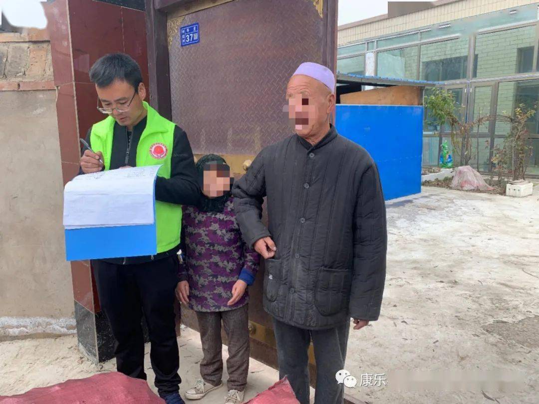 两口县人口_一家两口图片卡通(3)