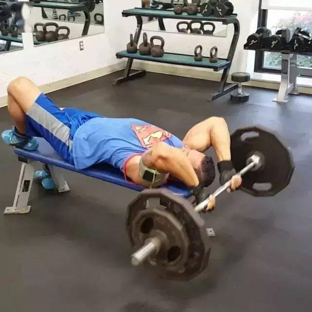 健身|美国大兵变态的肌肉训练，看完大写的服......